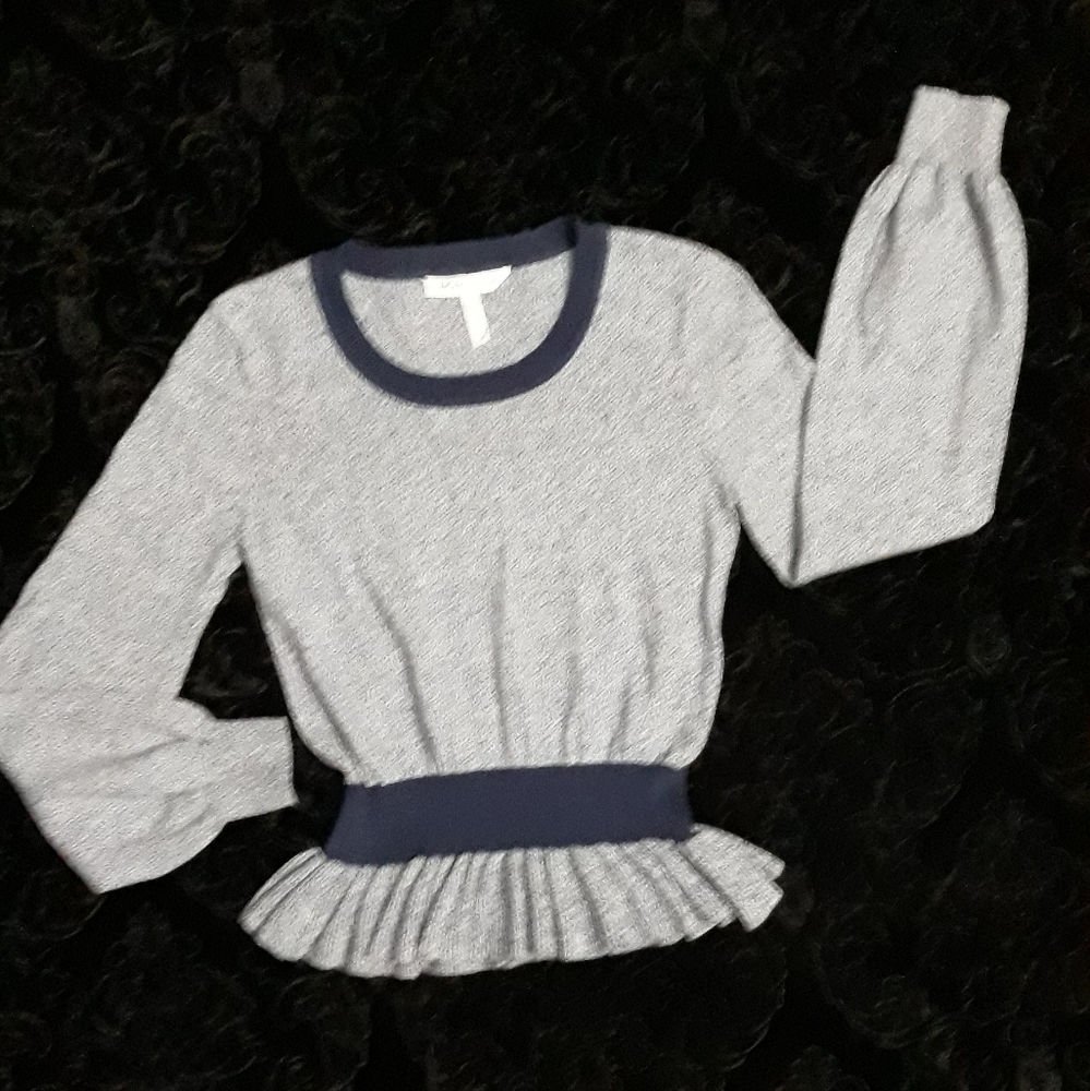 XS BCBGENERATIONS LONG SLEEVE BLOUSE